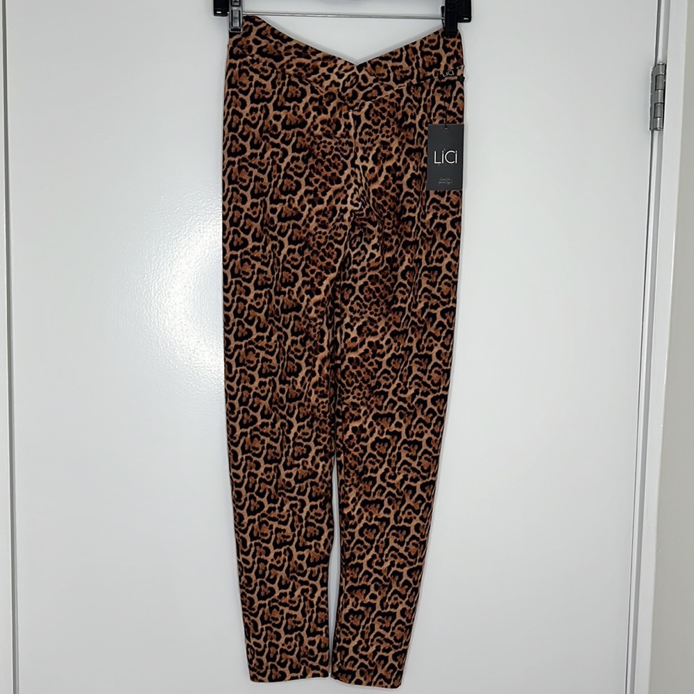 LICI FIT LEOPARD V-Cut Scrunch Legging